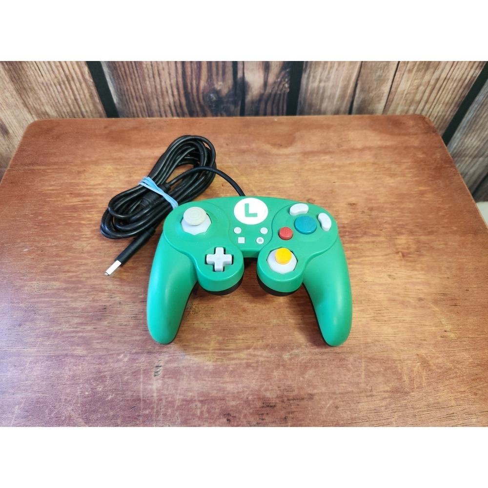 PDP Wired Fight Pad Pro Luigi Nintendo Switch GameCube Style Controller Green